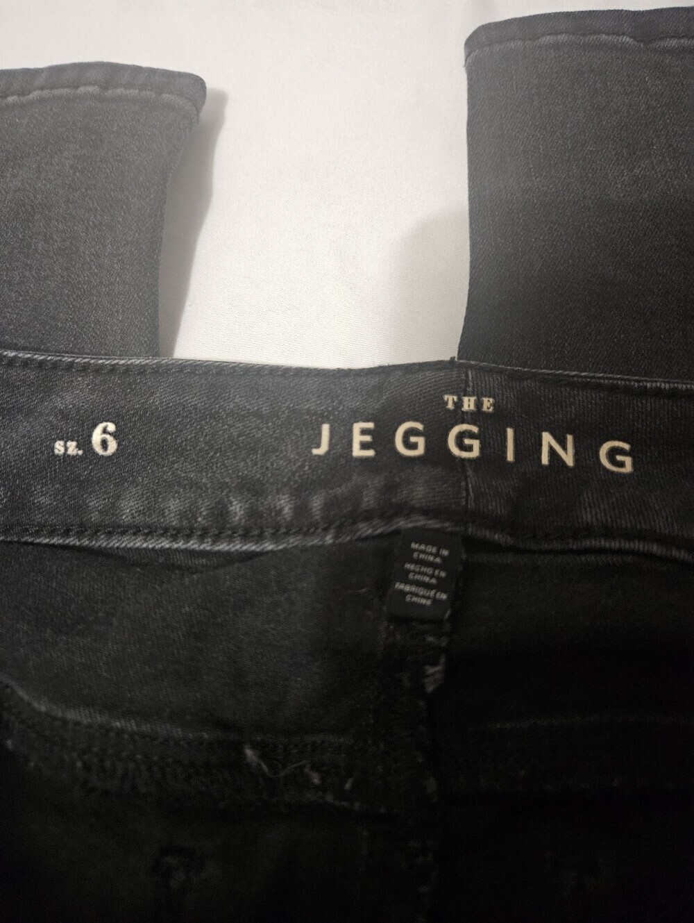 White House Black Market Floral Embroidered Skinny Jean Jeggings Size 6! - Picture 3 of 10